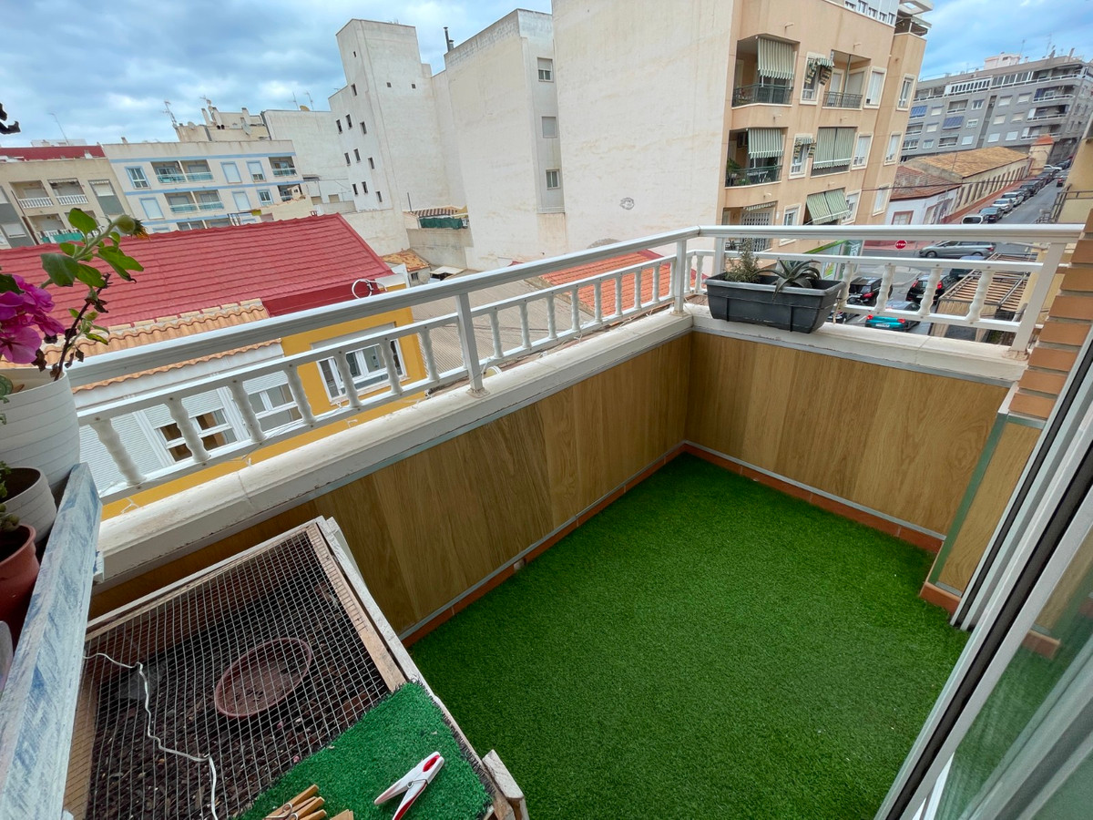 For sale - 4 Bedroom 2 Bathroom Apartment - Ground Floor Apartment in Torrevieja - Torrevieja Centro  - Alicante