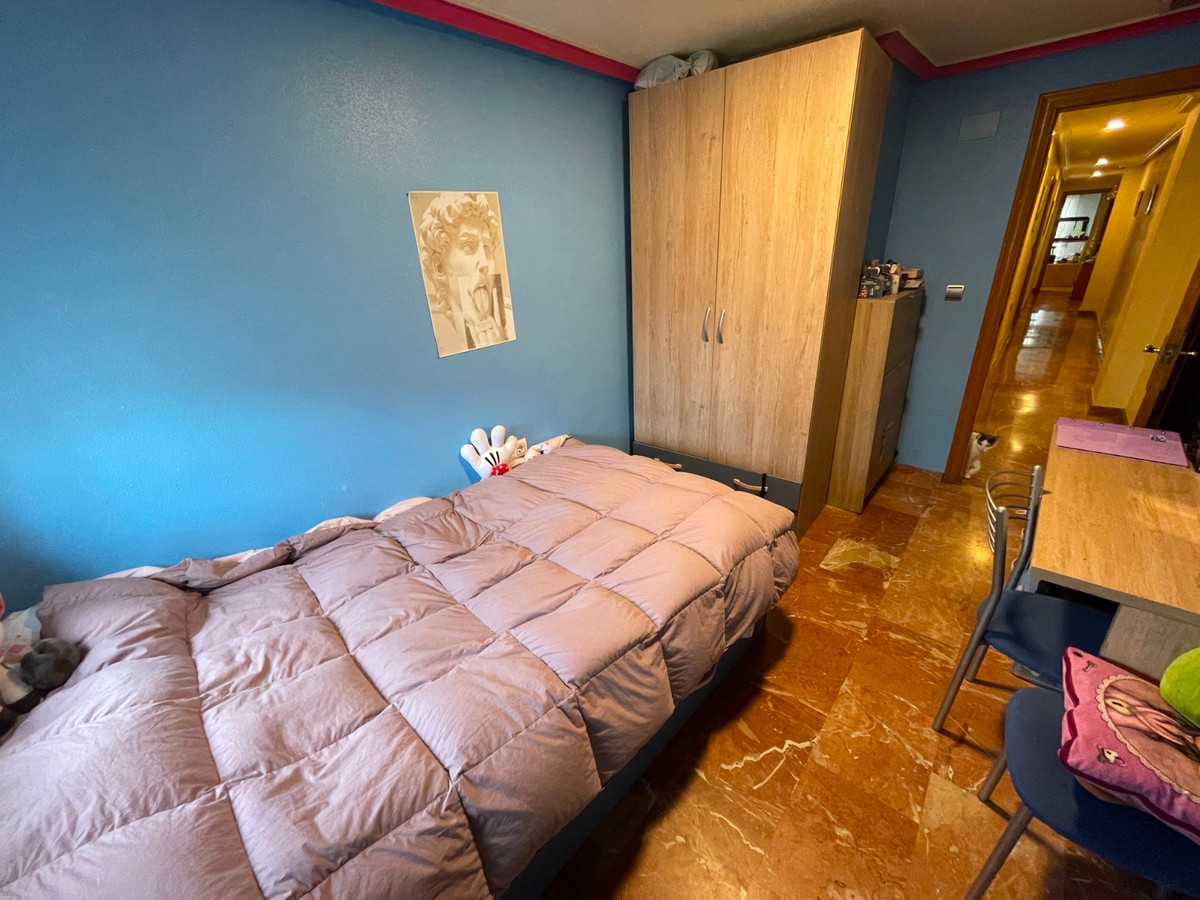 For sale - 4 Bedroom 2 Bathroom Apartment - Ground Floor Apartment in Torrevieja - Torrevieja Centro  - Alicante