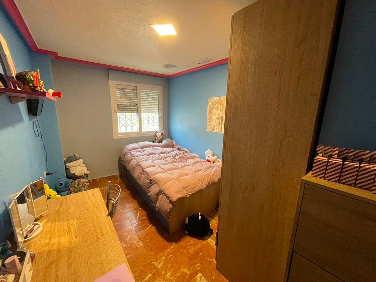 For sale - 4 Bedroom 2 Bathroom Apartment - Ground Floor Apartment in Torrevieja - Torrevieja Centro  - Alicante