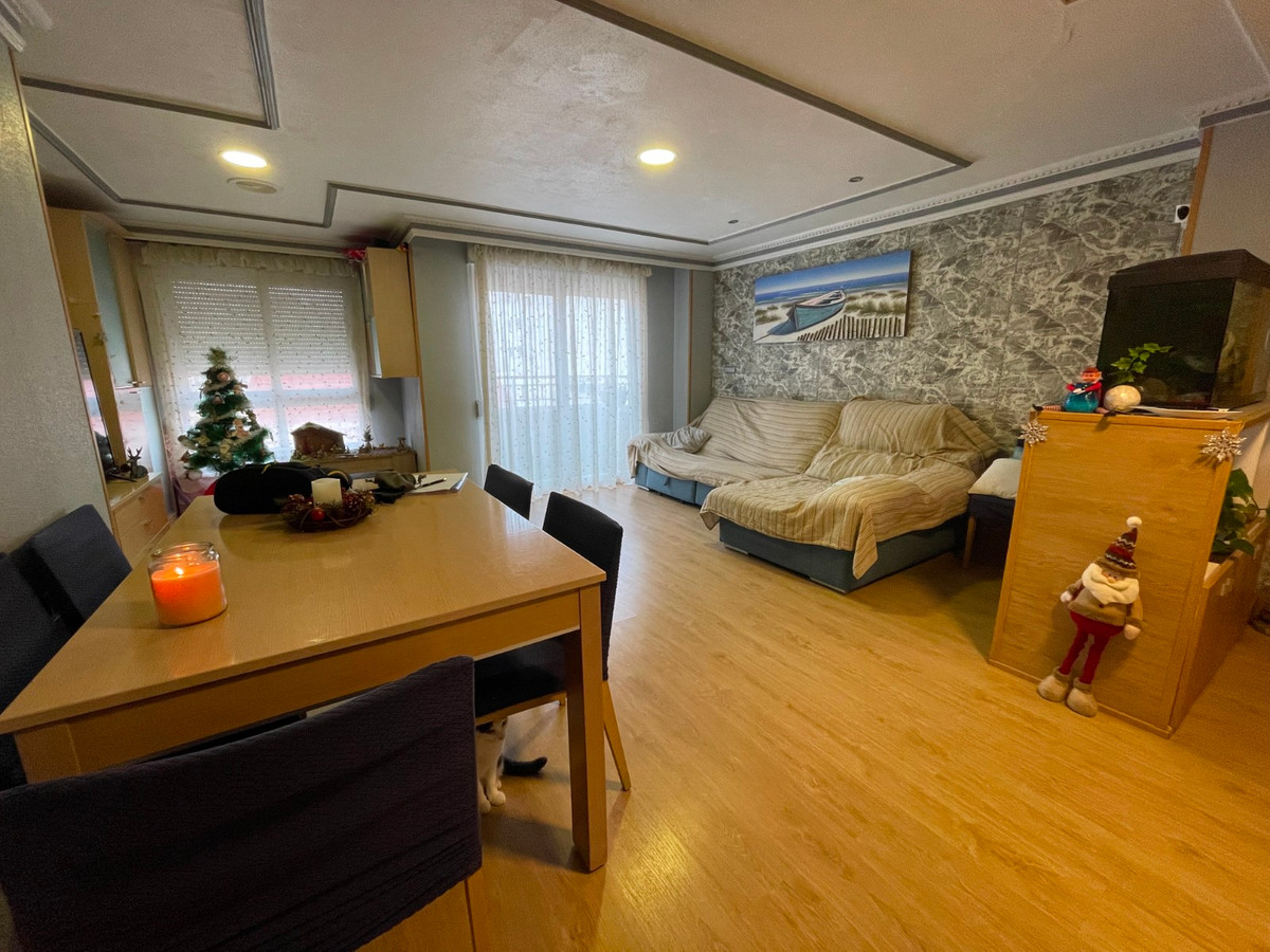 For sale - 4 Bedroom 2 Bathroom Apartment - Ground Floor Apartment in Torrevieja - Torrevieja Centro  - Alicante