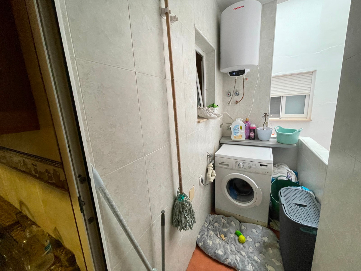 For sale - 4 Bedroom 2 Bathroom Apartment - Ground Floor Apartment in Torrevieja - Torrevieja Centro  - Alicante