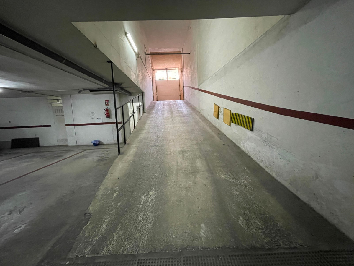 For sale - 4 Bedroom 2 Bathroom Apartment - Ground Floor Apartment in Torrevieja - Torrevieja Centro  - Alicante