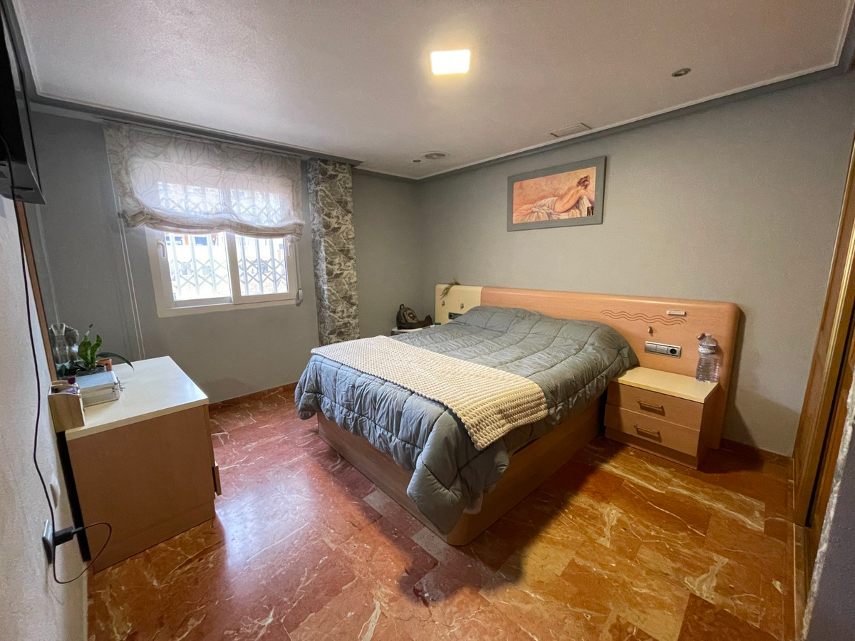 For sale - 4 Bedroom 2 Bathroom Apartment - Ground Floor Apartment in Torrevieja - Torrevieja Centro  - Alicante