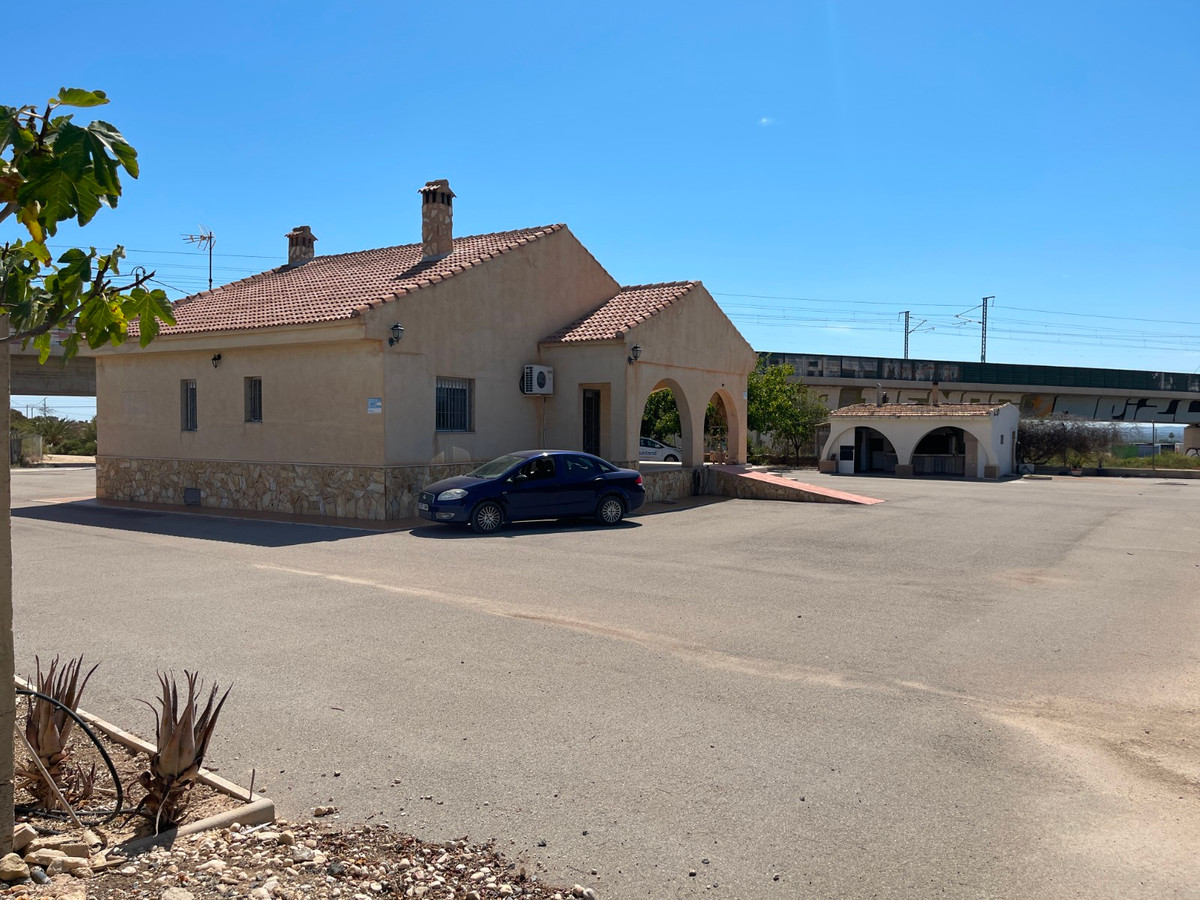 For sale - 3 Bedroom 1 Bathroom House - Detached Villa in Crevillente - Crevillent - Crevillente - Crevillent Centro  - Alicante