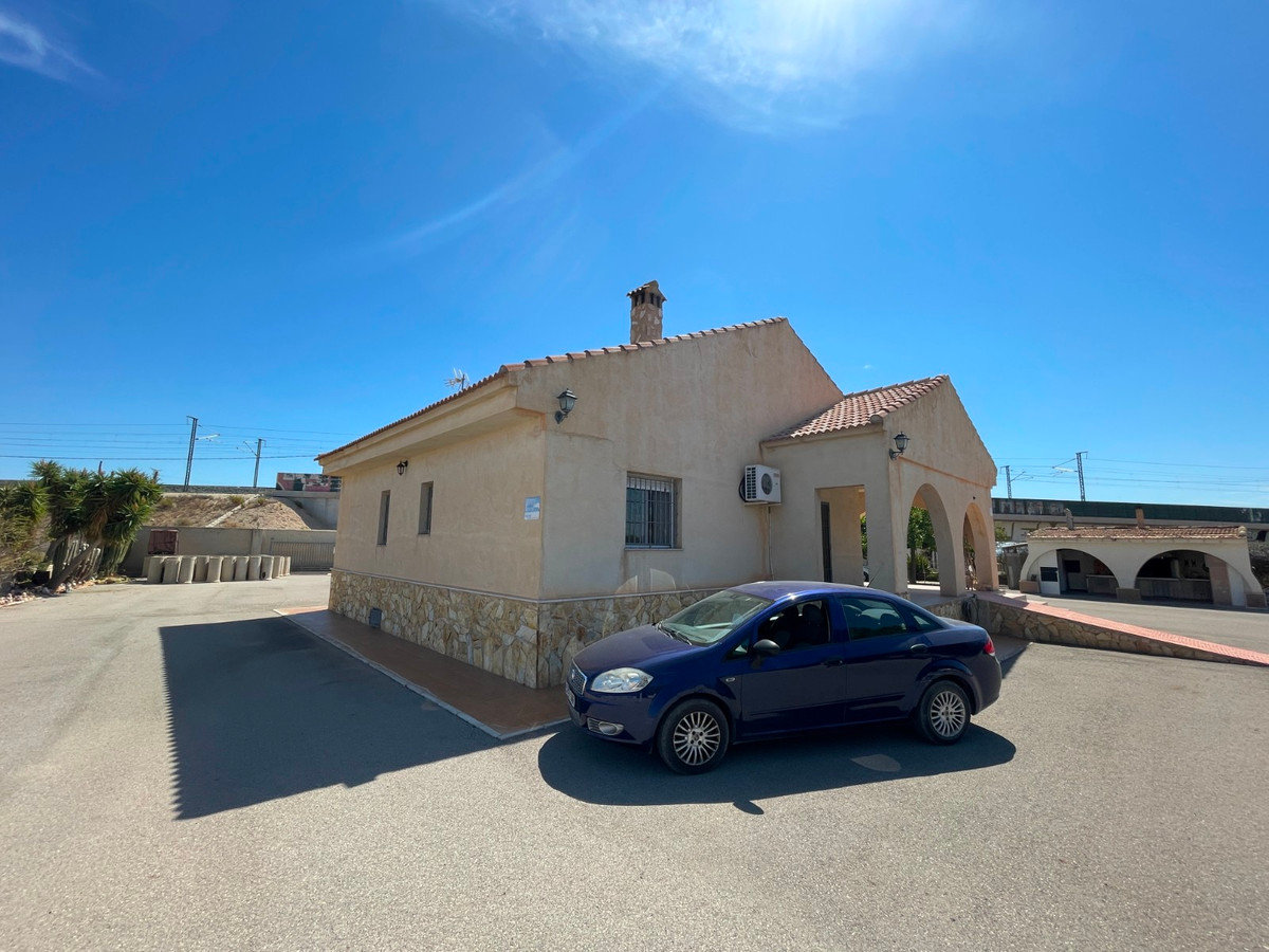 For sale - 3 Bedroom 1 Bathroom House - Detached Villa in Crevillente - Crevillent - Crevillente - Crevillent Centro  - Alicante