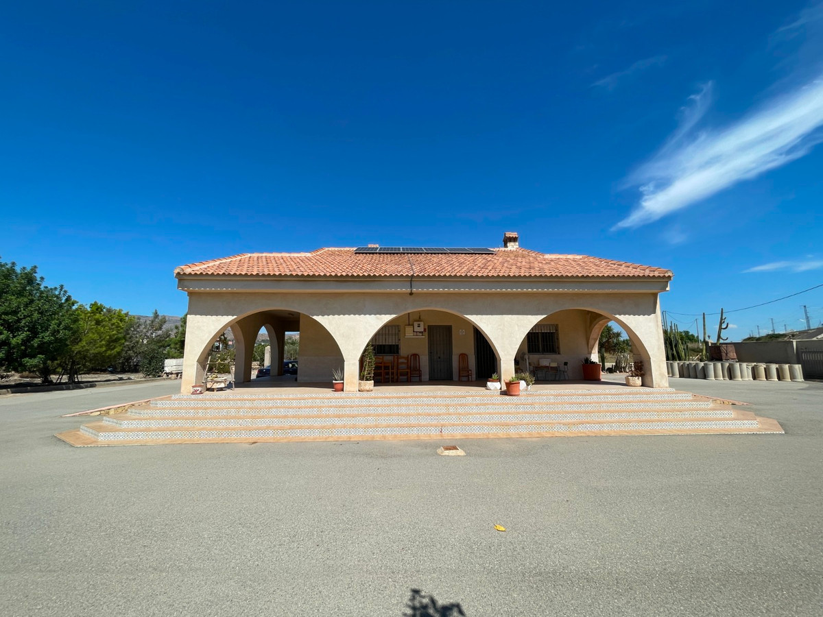 For sale - 3 Bedroom 1 Bathroom House - Detached Villa in Crevillente - Crevillent - Crevillente - Crevillent Centro  - Alicante