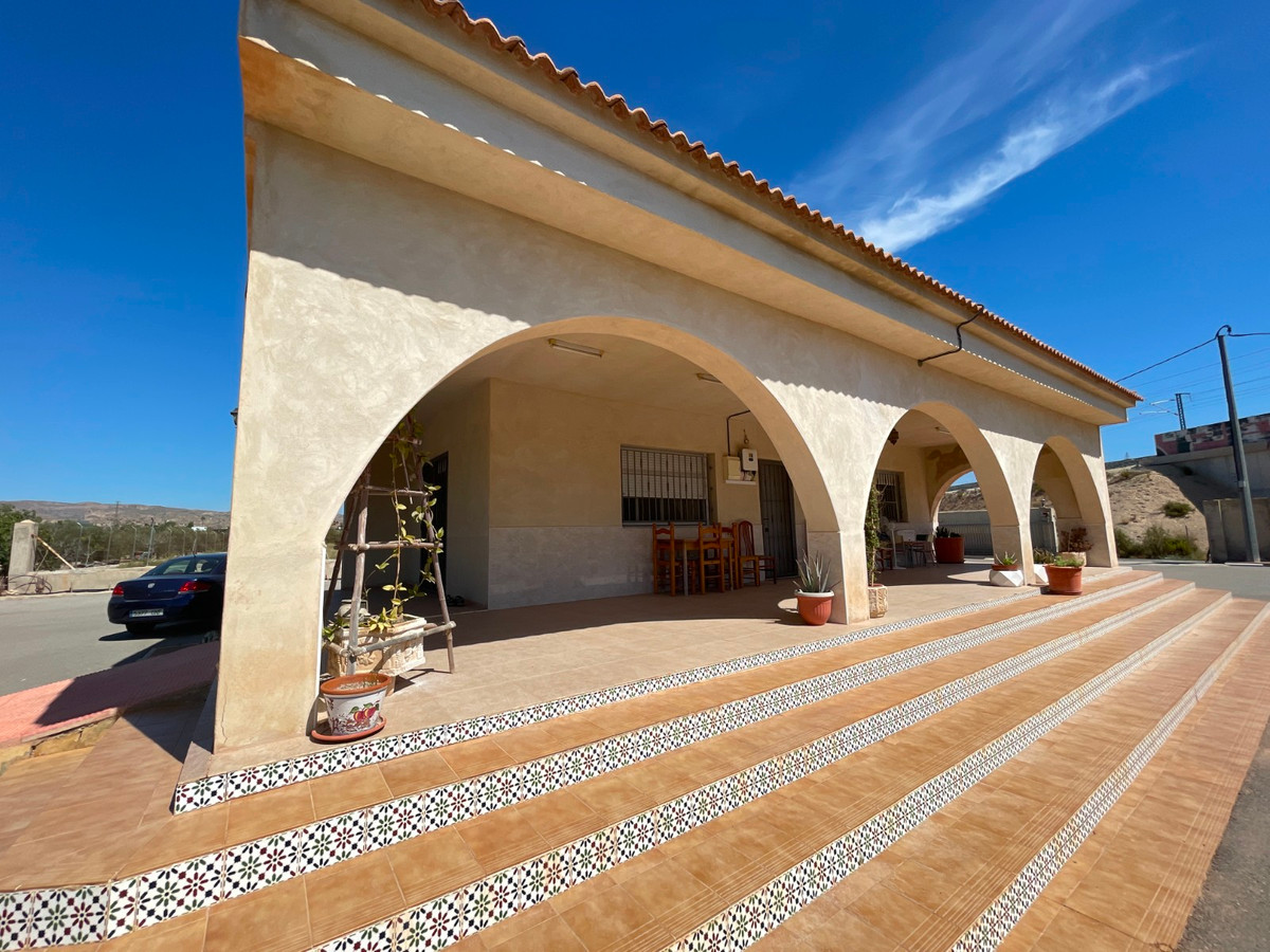 For sale - 3 Bedroom 1 Bathroom House - Detached Villa in Crevillente - Crevillent - Crevillente - Crevillent Centro  - Alicante