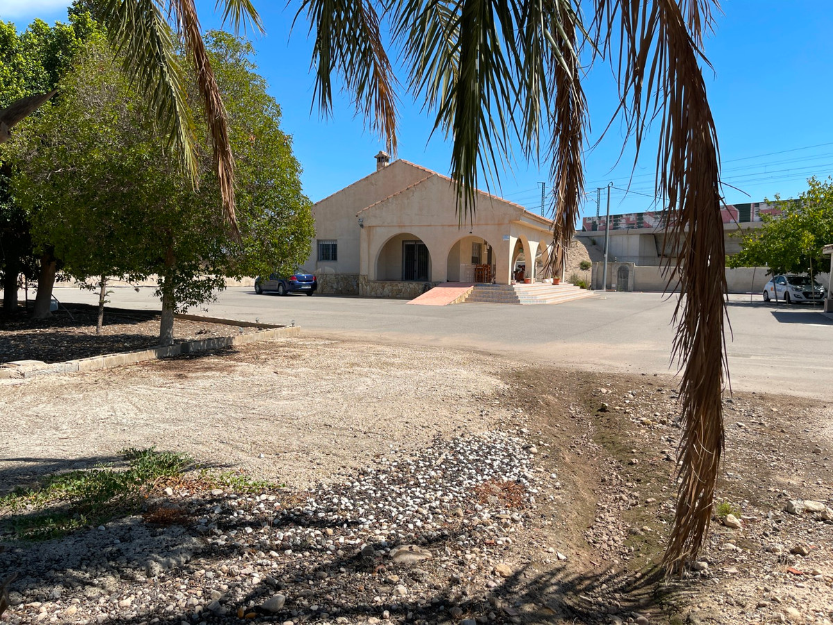 For sale - 3 Bedroom 1 Bathroom House - Detached Villa in Crevillente - Crevillent - Crevillente - Crevillent Centro  - Alicante