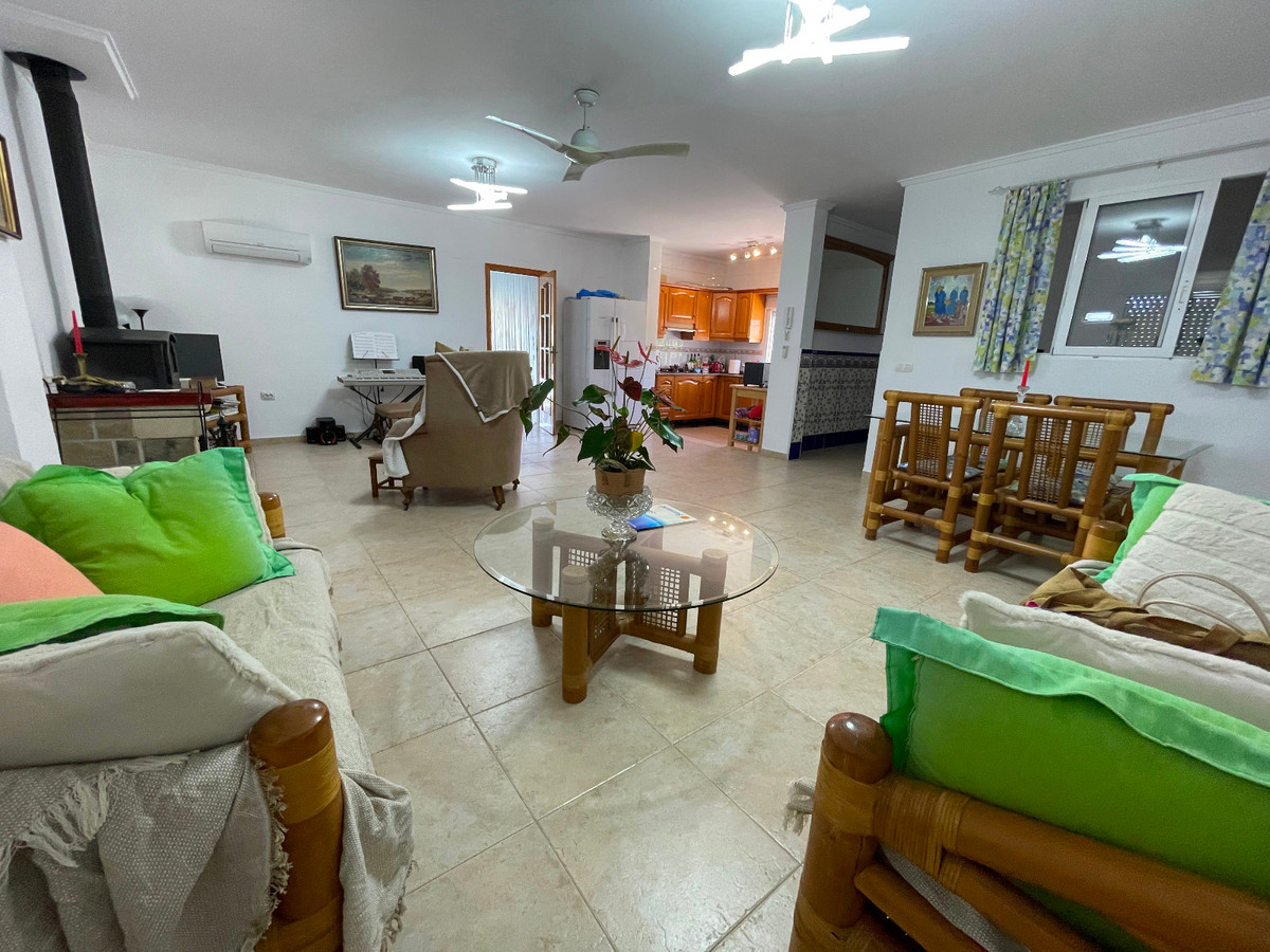 For sale - 4 Bedroom 3 Bathroom House - Detached Villa in Daya Nueva - Daya Nueva Centro  - Alicante