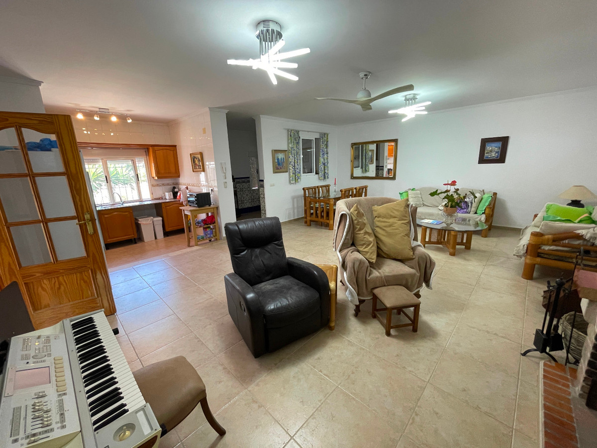 For sale - 4 Bedroom 3 Bathroom House - Detached Villa in Daya Nueva - Daya Nueva Centro  - Alicante