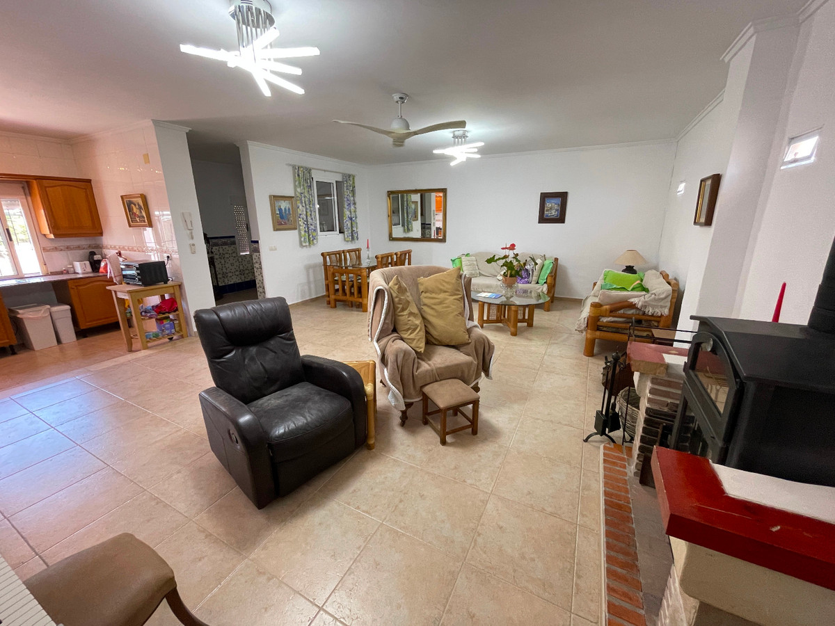 For sale - 4 Bedroom 3 Bathroom House - Detached Villa in Daya Nueva - Daya Nueva Centro  - Alicante