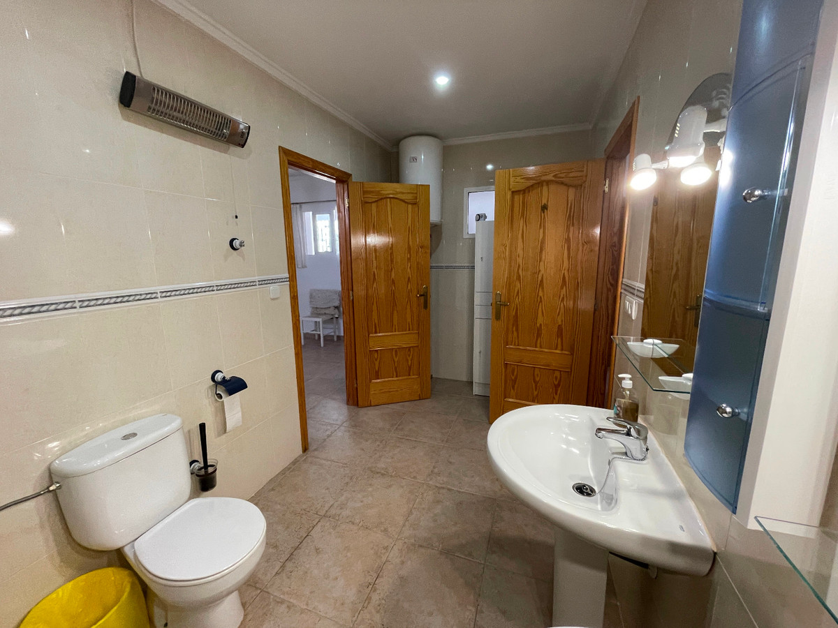For sale - 4 Bedroom 3 Bathroom House - Detached Villa in Daya Nueva - Daya Nueva Centro  - Alicante