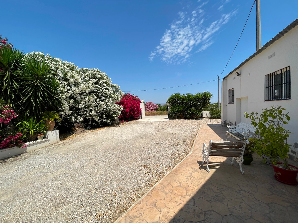 For sale - 4 Bedroom 3 Bathroom House - Detached Villa in Daya Nueva - Daya Nueva Centro  - Alicante