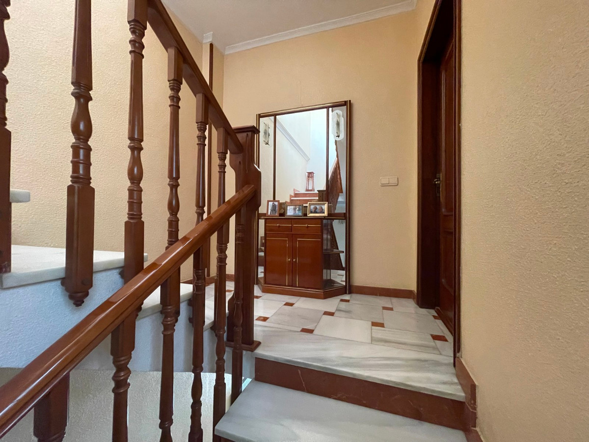 For sale - 5 Bedroom 2 Bathroom House - Detached Villa in San Miguel de Salinas - San Miguel de Salinas Centro  - Alicante