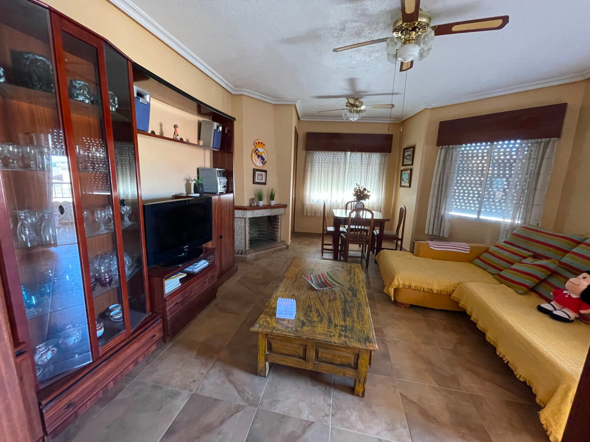 For sale - 5 Bedroom 2 Bathroom House - Detached Villa in San Miguel de Salinas - San Miguel de Salinas Centro  - Alicante