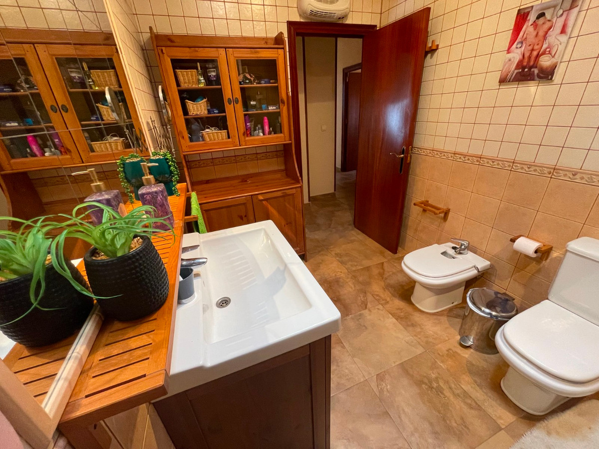 For sale - 5 Bedroom 2 Bathroom House - Detached Villa in San Miguel de Salinas - San Miguel de Salinas Centro  - Alicante