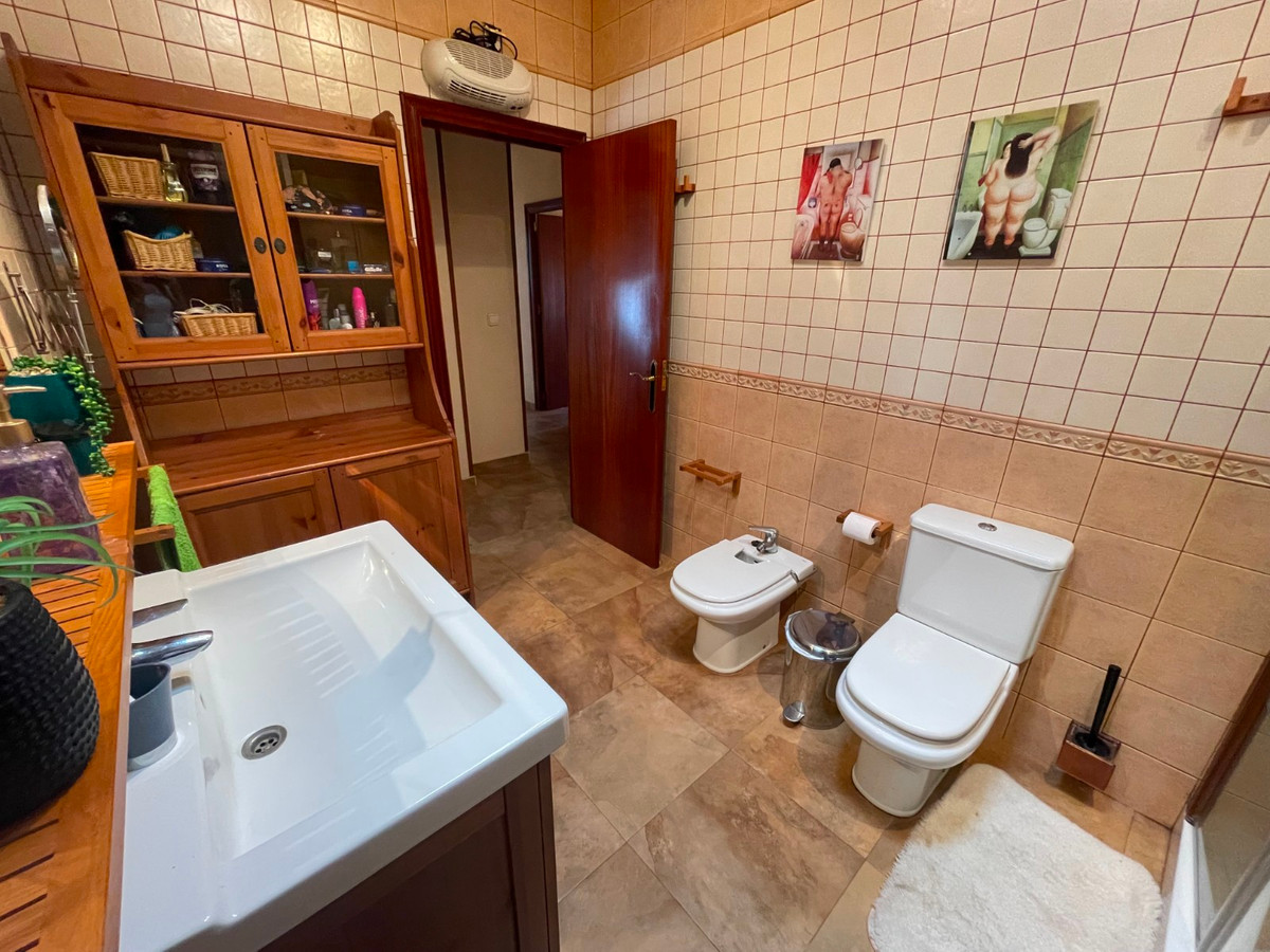 For sale - 5 Bedroom 2 Bathroom House - Detached Villa in San Miguel de Salinas - San Miguel de Salinas Centro  - Alicante