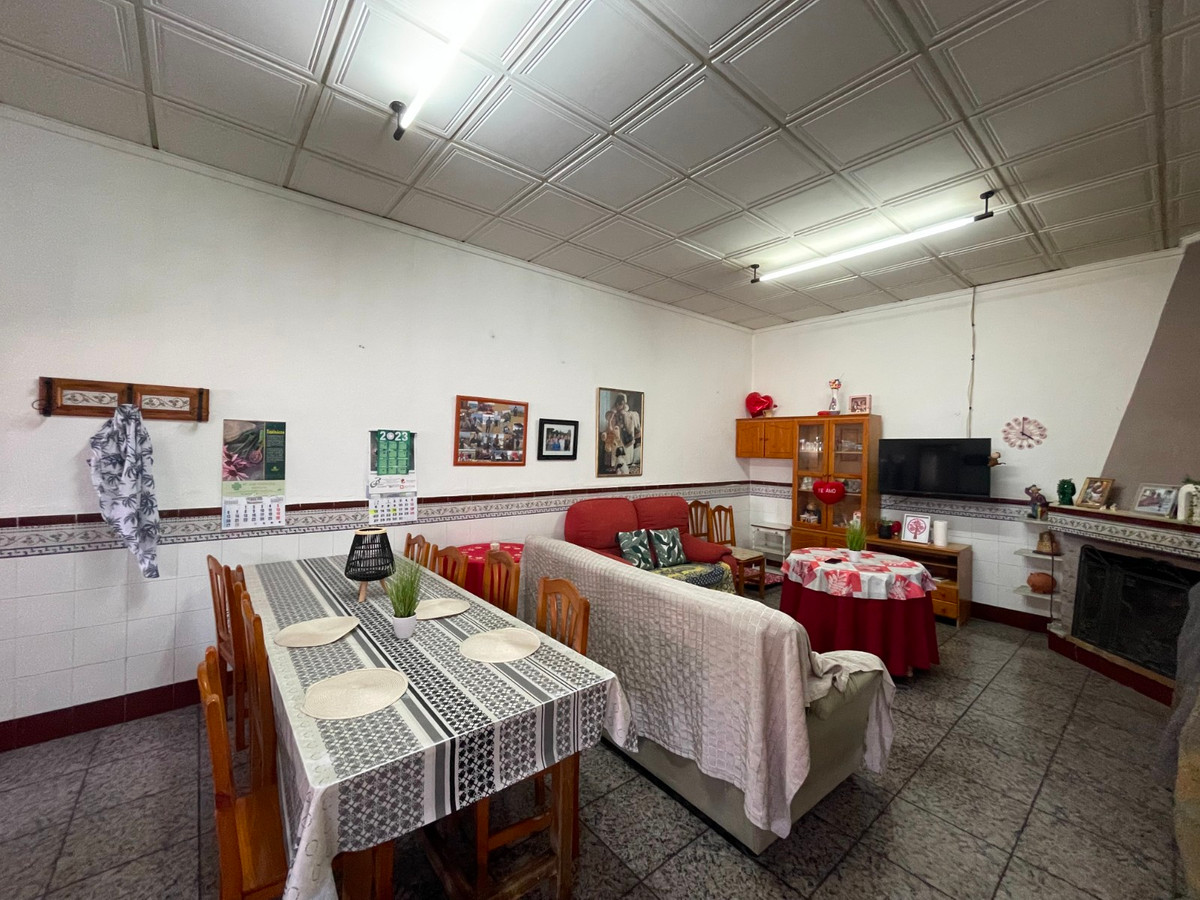 For sale - 5 Bedroom 2 Bathroom House - Detached Villa in San Miguel de Salinas - San Miguel de Salinas Centro  - Alicante
