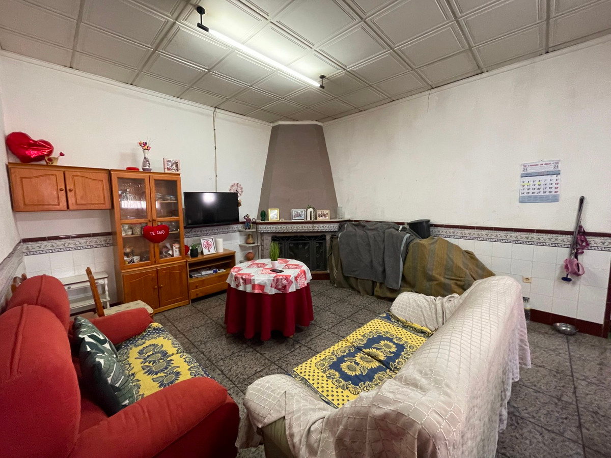 For sale - 5 Bedroom 2 Bathroom House - Detached Villa in San Miguel de Salinas - San Miguel de Salinas Centro  - Alicante