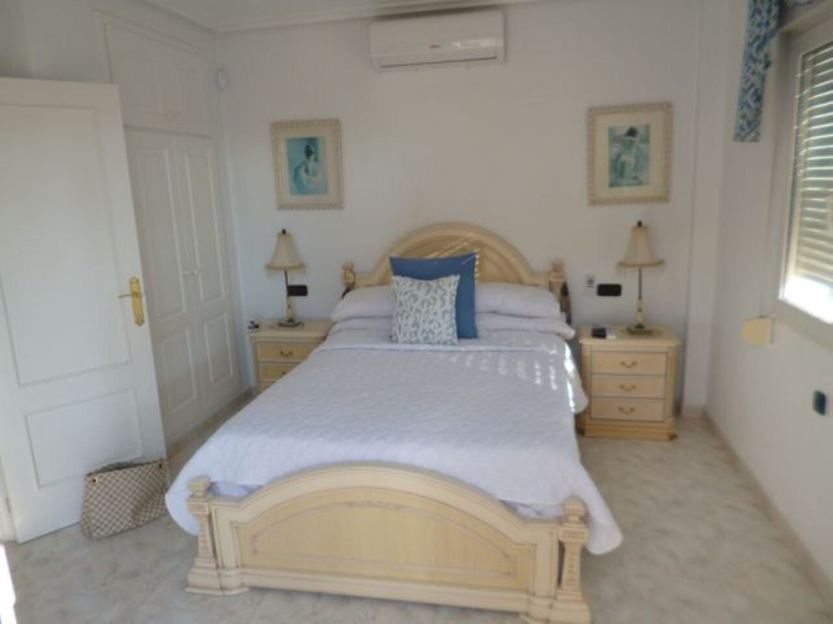 For sale - 3 Bedroom 2 Bathroom House - Detached Villa in Orihuela - Playa Flamenca  - Alicante