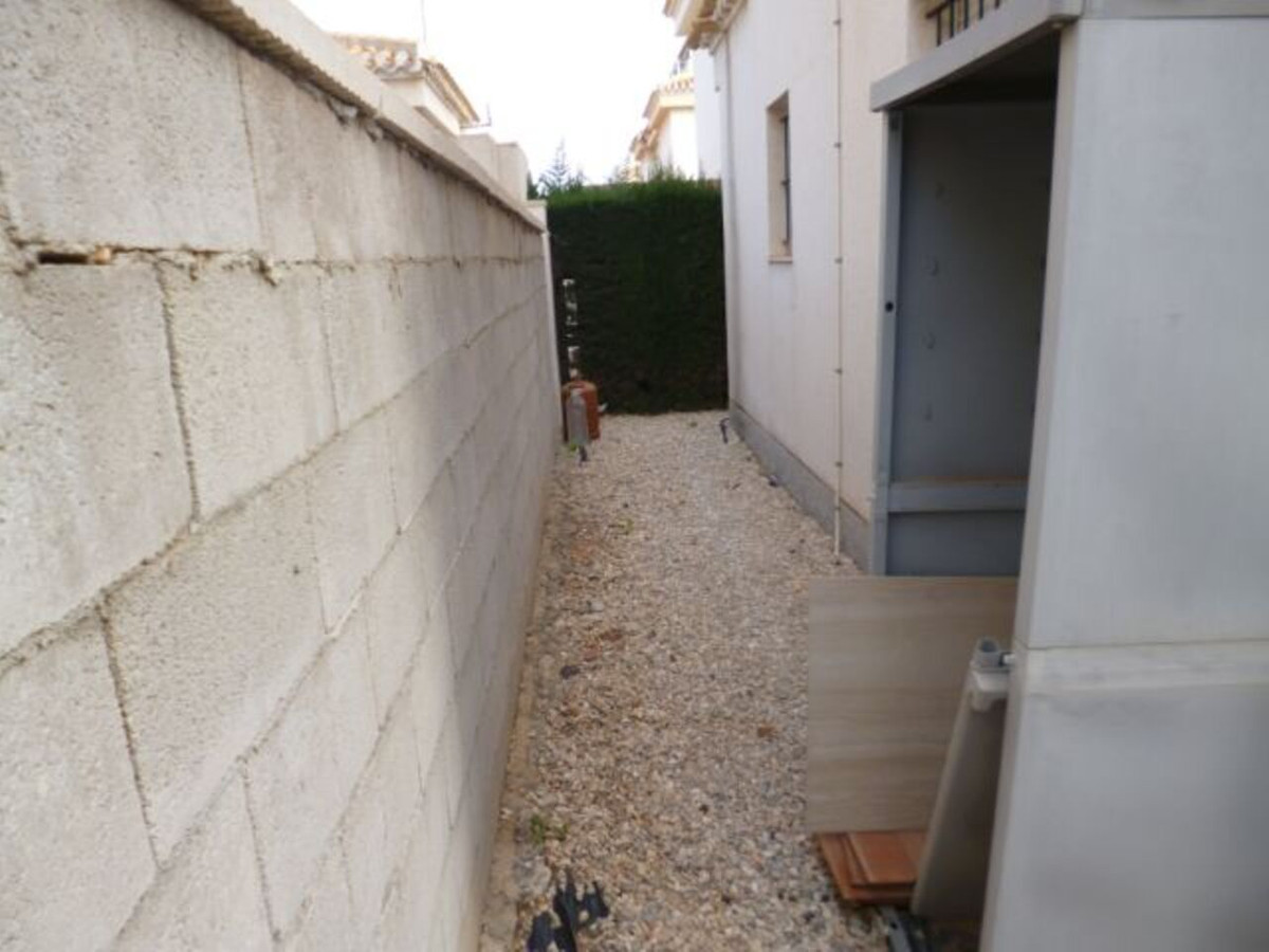 For sale - 3 Bedroom 2 Bathroom House - Detached Villa in Orihuela - Playa Flamenca  - Alicante