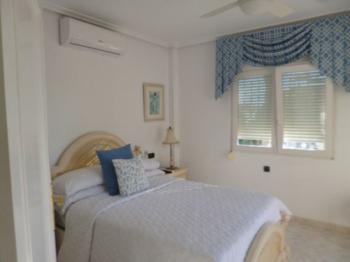 For sale - 3 Bedroom 2 Bathroom House - Detached Villa in Orihuela - Playa Flamenca  - Alicante