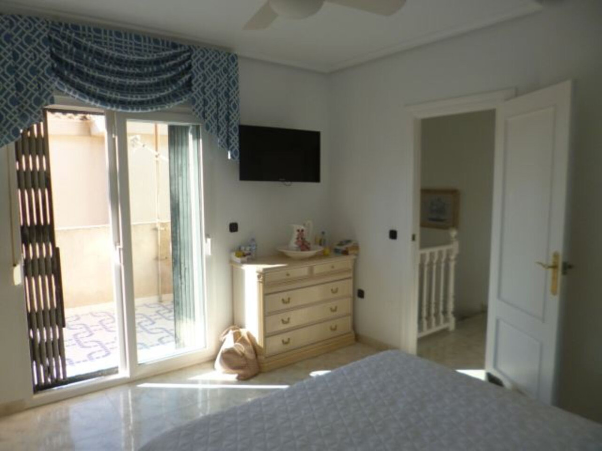 For sale - 3 Bedroom 2 Bathroom House - Detached Villa in Orihuela - Playa Flamenca  - Alicante