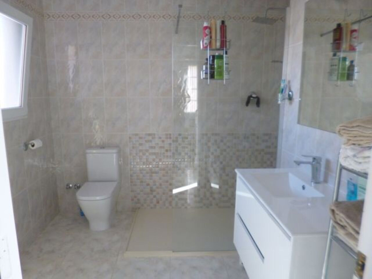 For sale - 3 Bedroom 2 Bathroom House - Detached Villa in Orihuela - Playa Flamenca  - Alicante