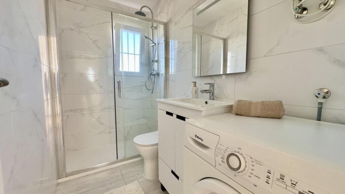 For sale - 2 Bedroom 2 Bathroom Apartment - Penthouse in Torrevieja - Torrevieja Centro  - Alicante