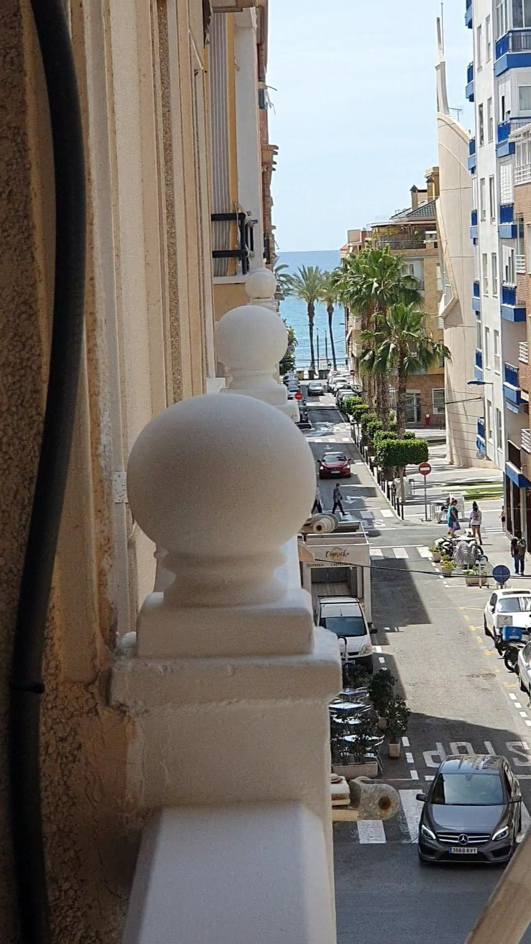 For sale - 2 Bedroom 1 Bathroom Apartment - Middle Floor Apartment in Torrevieja - Torrevieja Centro  - Alicante