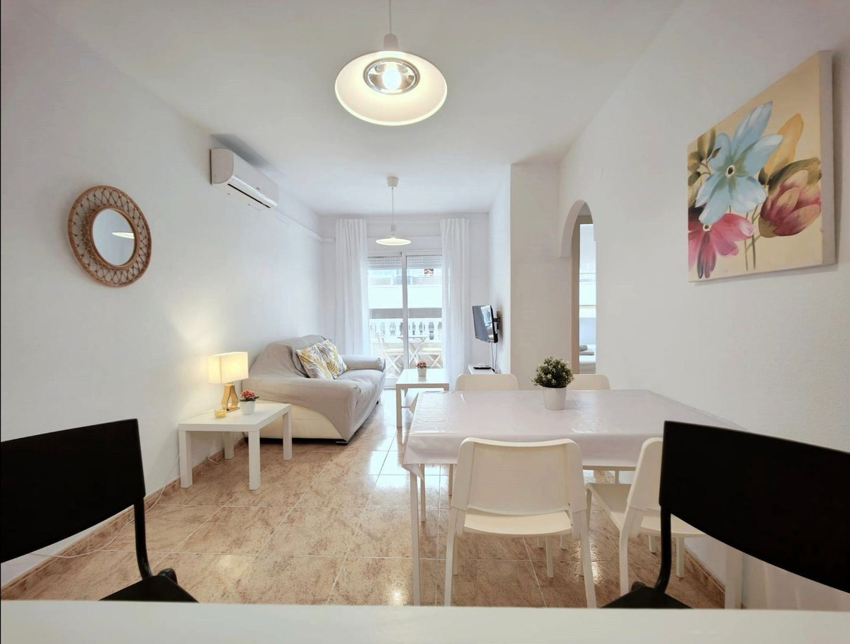 For sale - 2 Bedroom 1 Bathroom Apartment - Middle Floor Apartment in Torrevieja - Torrevieja Centro  - Alicante