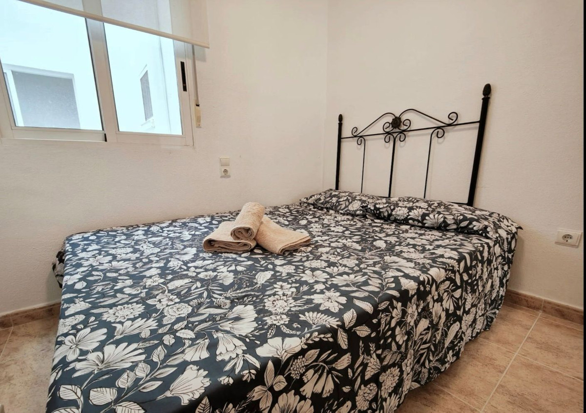 For sale - 2 Bedroom 1 Bathroom Apartment - Middle Floor Apartment in Torrevieja - Torrevieja Centro  - Alicante