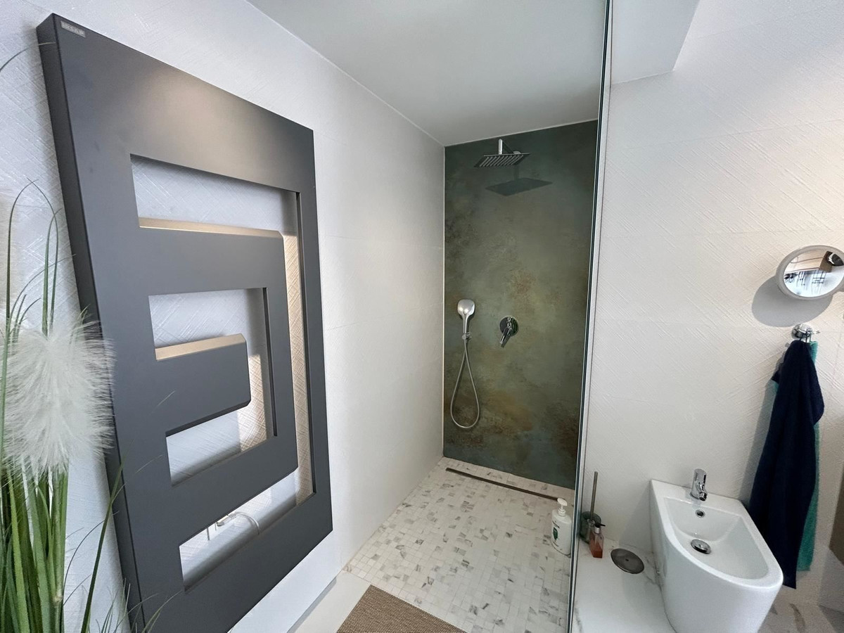 For sale - 3 Bedroom 2 Bathroom Apartment - Middle Floor Apartment in Torrevieja - Torrevieja Centro  - Alicante
