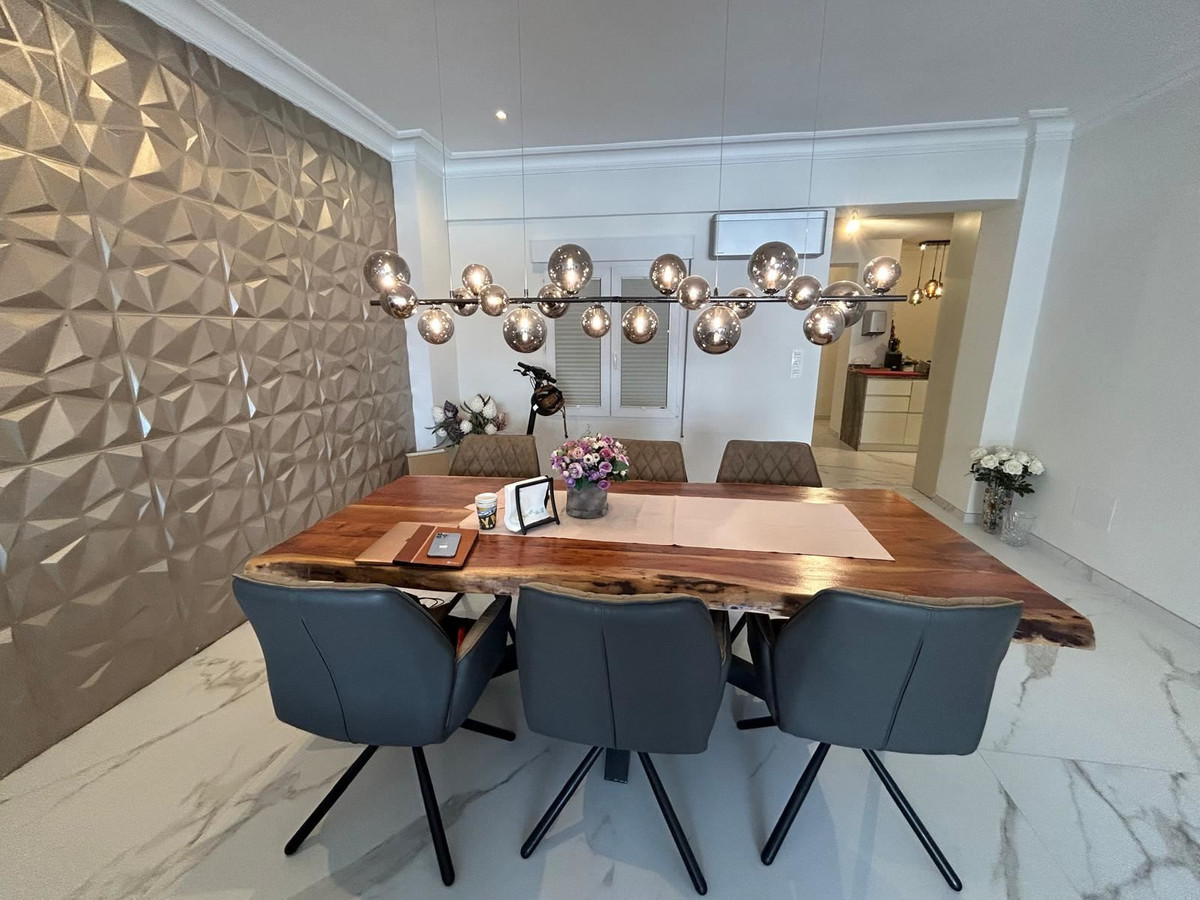 For sale - 3 Bedroom 2 Bathroom Apartment - Middle Floor Apartment in Torrevieja - Torrevieja Centro  - Alicante
