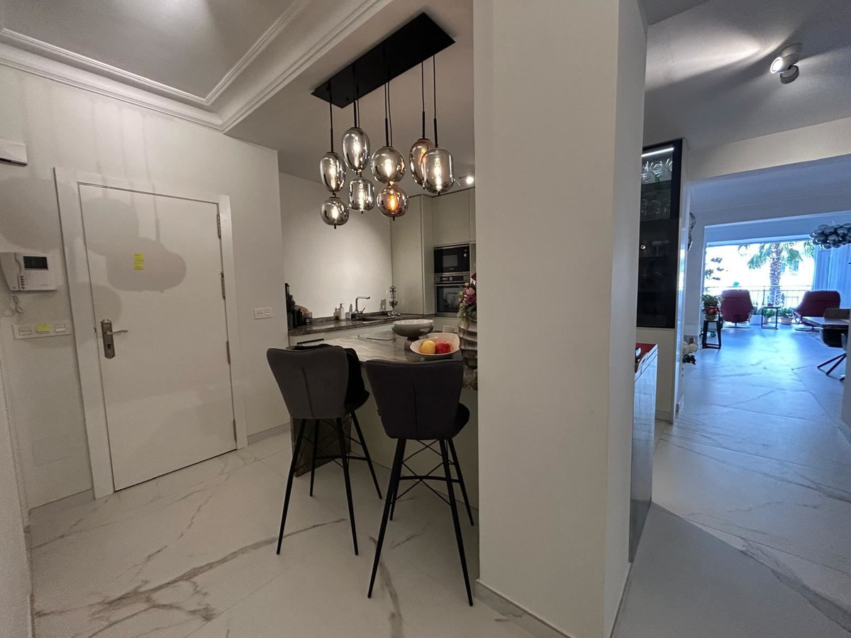 For sale - 3 Bedroom 2 Bathroom Apartment - Middle Floor Apartment in Torrevieja - Torrevieja Centro  - Alicante