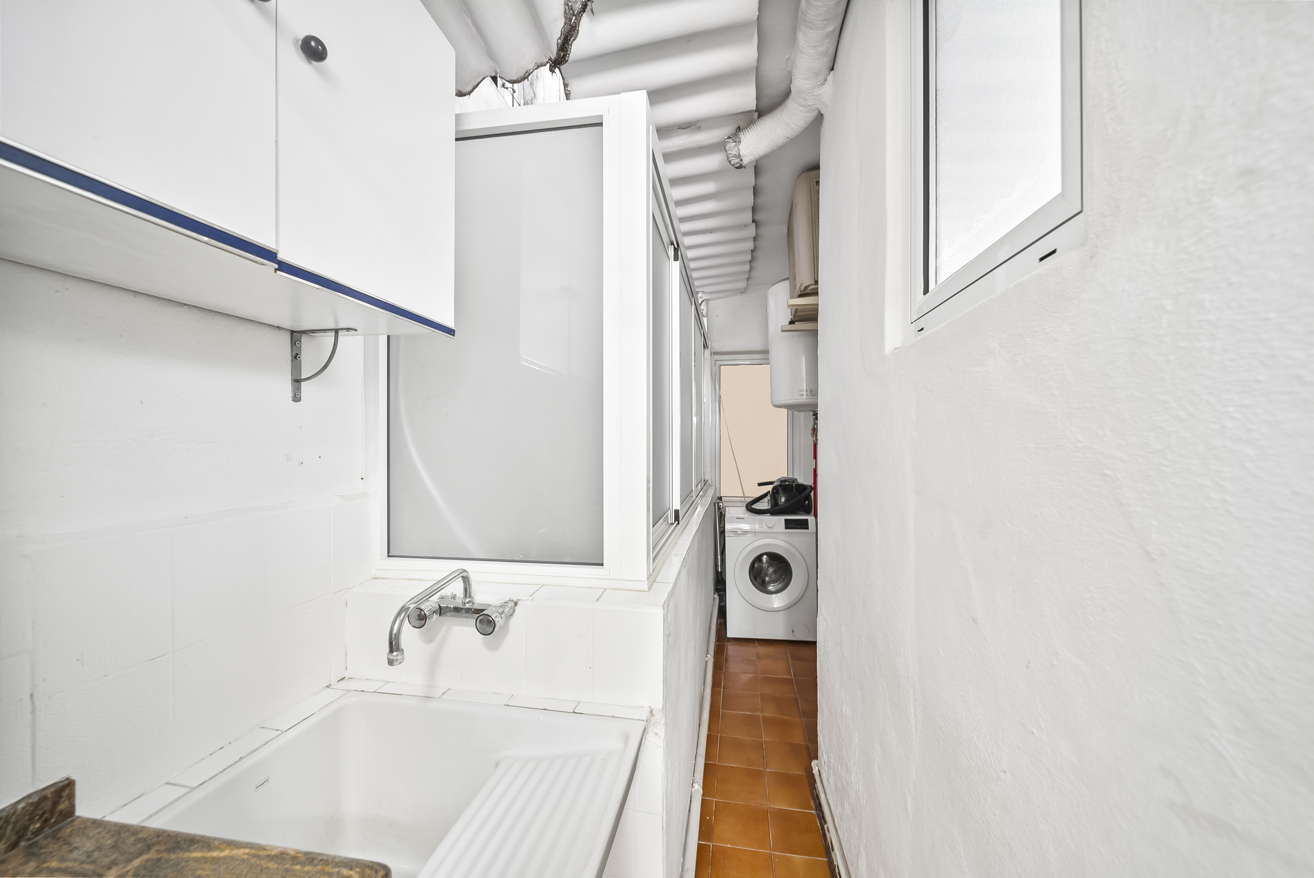 For sale - 2 Bedroom 1 Bathroom Apartament in Torrevieja - Puerto  - Alicante