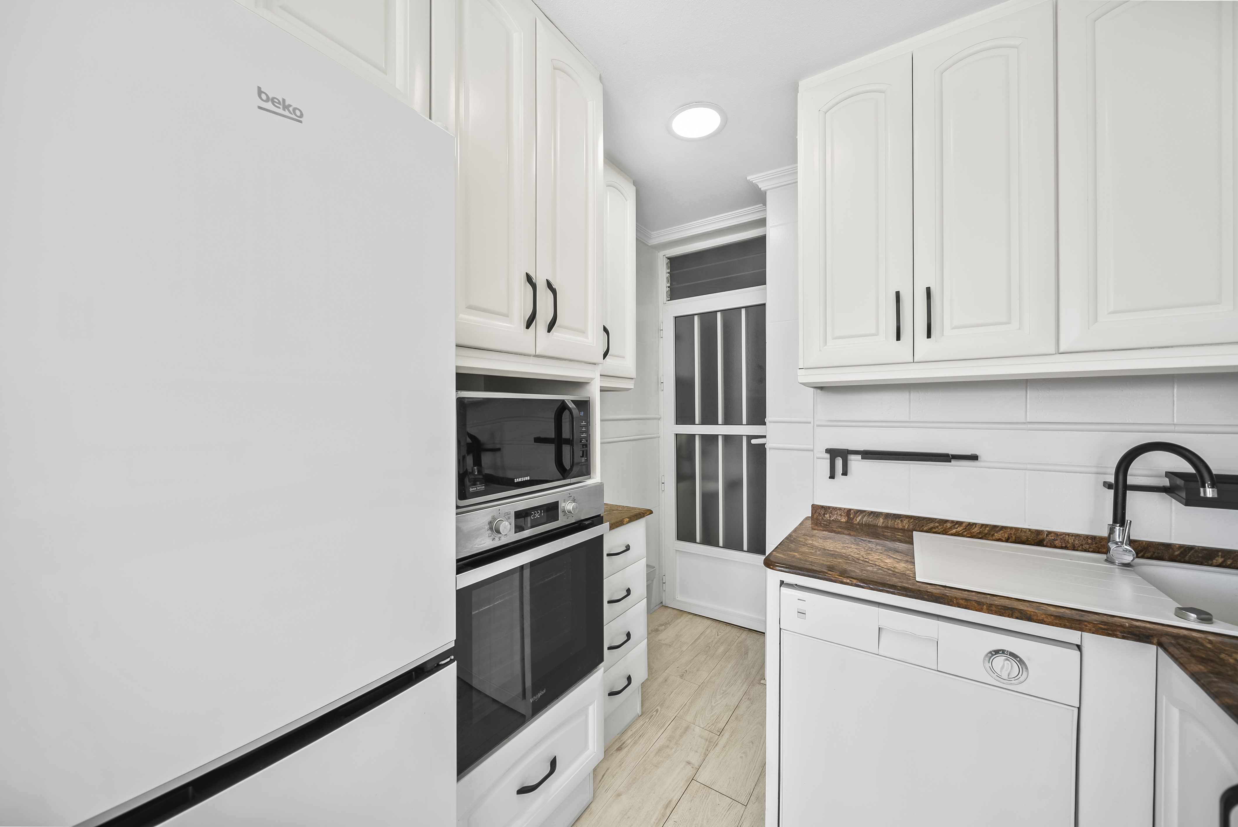 For sale - 2 Bedroom 1 Bathroom Apartament in Torrevieja - Puerto  - Alicante