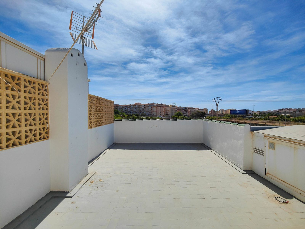 For sale - 3 Bedroom 1 Bathroom Apartment - Top Floor Apartment in Torrevieja - El Acequión - Los Náufragos  - Alicante