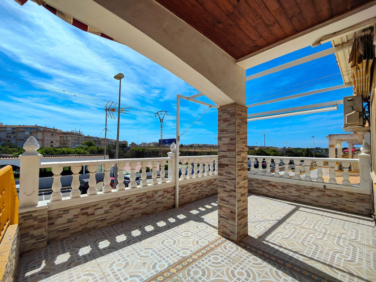 For sale - 3 Bedroom 1 Bathroom Apartment - Top Floor Apartment in Torrevieja - El Acequión - Los Náufragos  - Alicante
