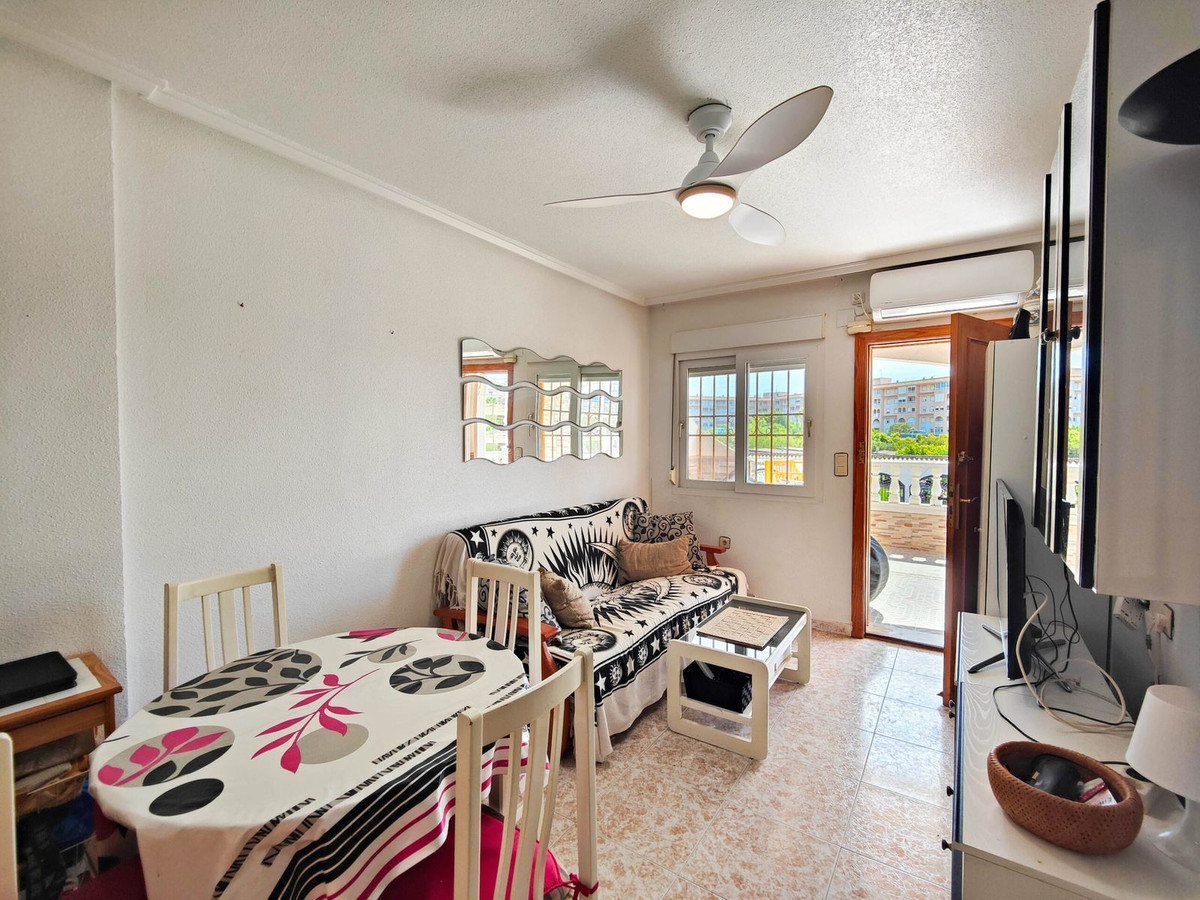 For sale - 3 Bedroom 1 Bathroom Apartment - Top Floor Apartment in Torrevieja - El Acequión - Los Náufragos  - Alicante