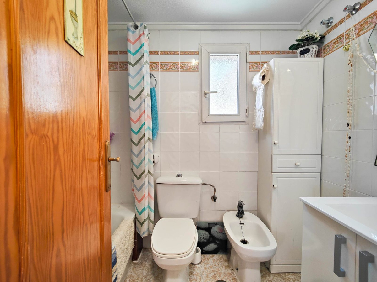 For sale - 3 Bedroom 1 Bathroom Apartment - Top Floor Apartment in Torrevieja - El Acequión - Los Náufragos  - Alicante