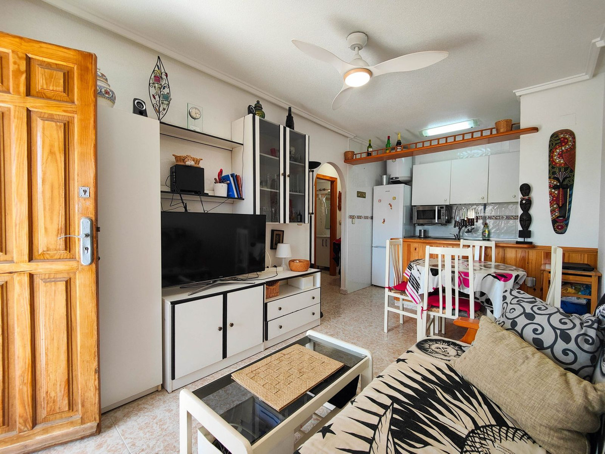 For sale - 3 Bedroom 1 Bathroom Apartment - Top Floor Apartment in Torrevieja - El Acequión - Los Náufragos  - Alicante