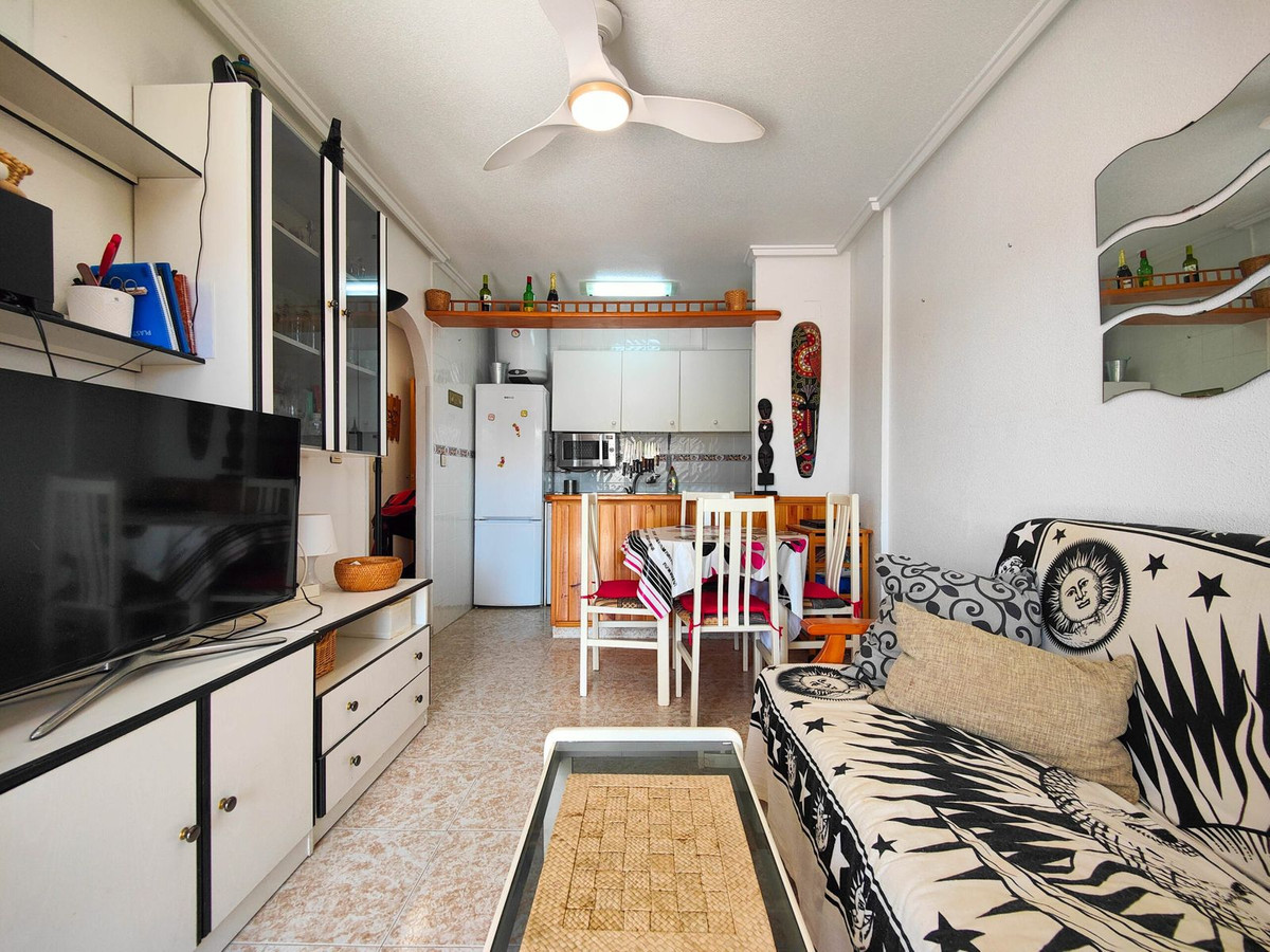 For sale - 3 Bedroom 1 Bathroom Apartment - Top Floor Apartment in Torrevieja - El Acequión - Los Náufragos  - Alicante