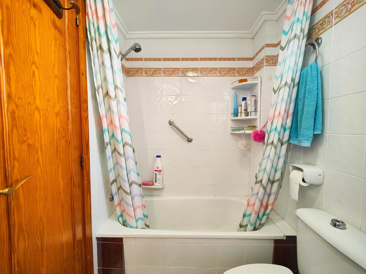 For sale - 3 Bedroom 1 Bathroom Apartment - Top Floor Apartment in Torrevieja - El Acequión - Los Náufragos  - Alicante