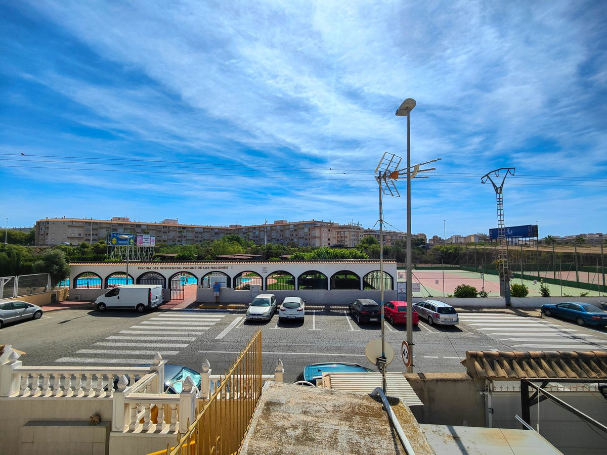 For sale - 3 Bedroom 1 Bathroom Apartment - Top Floor Apartment in Torrevieja - El Acequión - Los Náufragos  - Alicante