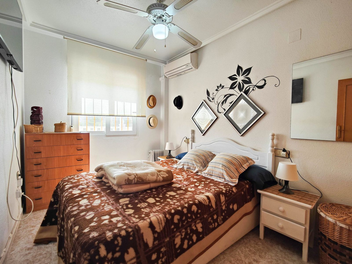 For sale - 3 Bedroom 1 Bathroom Apartment - Top Floor Apartment in Torrevieja - El Acequión - Los Náufragos  - Alicante