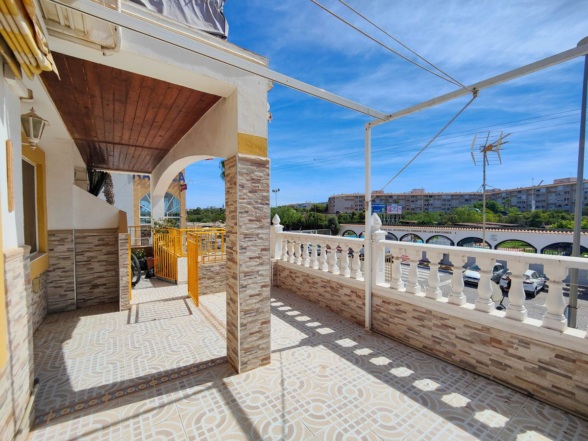For sale - 3 Bedroom 1 Bathroom Apartment - Top Floor Apartment in Torrevieja - El Acequión - Los Náufragos  - Alicante