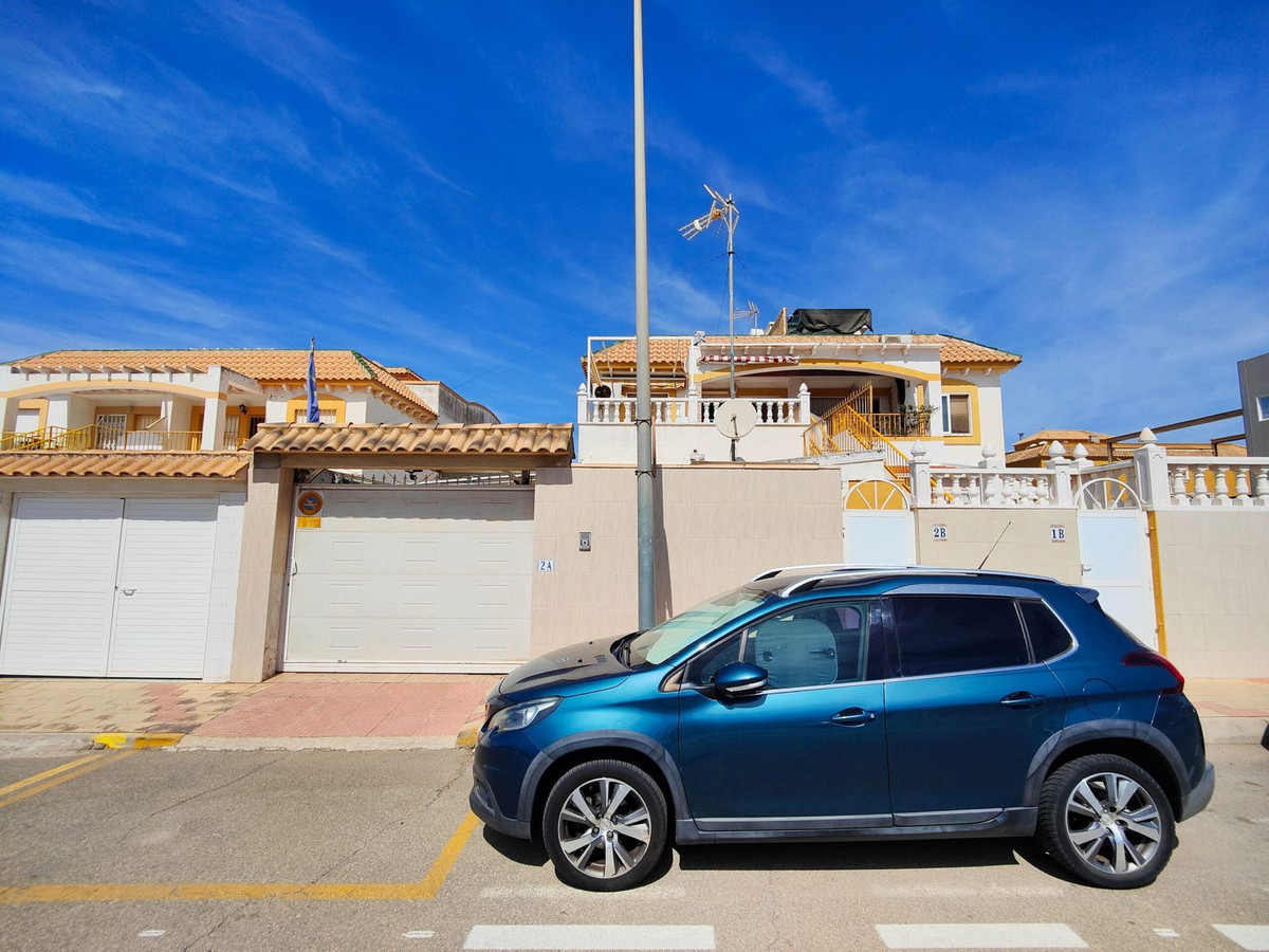 For sale - 3 Bedroom 1 Bathroom Apartment - Top Floor Apartment in Torrevieja - El Acequión - Los Náufragos  - Alicante