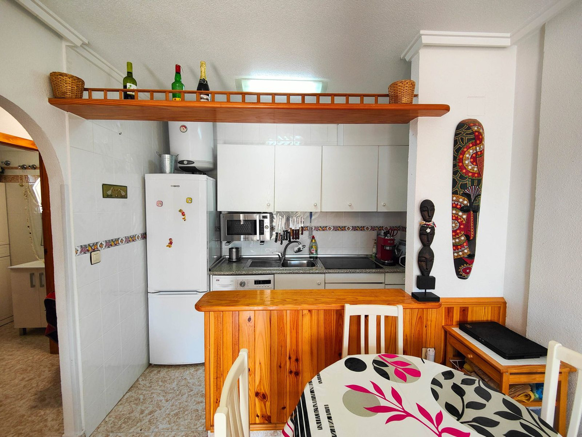 For sale - 3 Bedroom 1 Bathroom Apartment - Top Floor Apartment in Torrevieja - El Acequión - Los Náufragos  - Alicante
