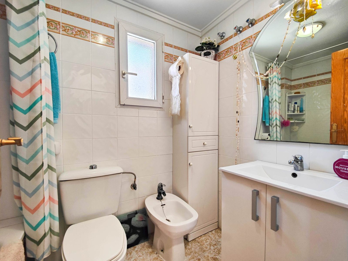 For sale - 3 Bedroom 1 Bathroom Apartment - Top Floor Apartment in Torrevieja - El Acequión - Los Náufragos  - Alicante